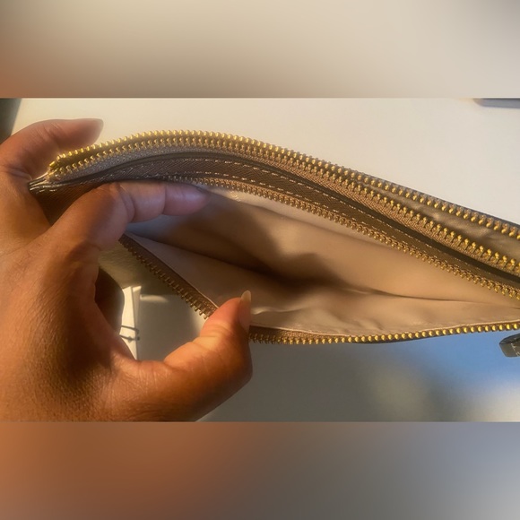 CALVIN KLEIN Wristlet. NEW. Bronze metallic color with Gold hardware. - Picture 5 of 9